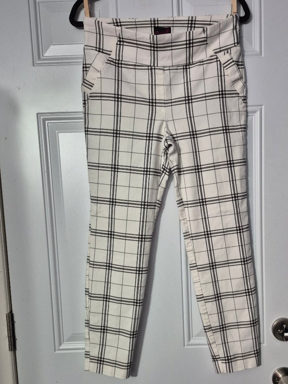 Cropped pants. Large, Flirtatious.